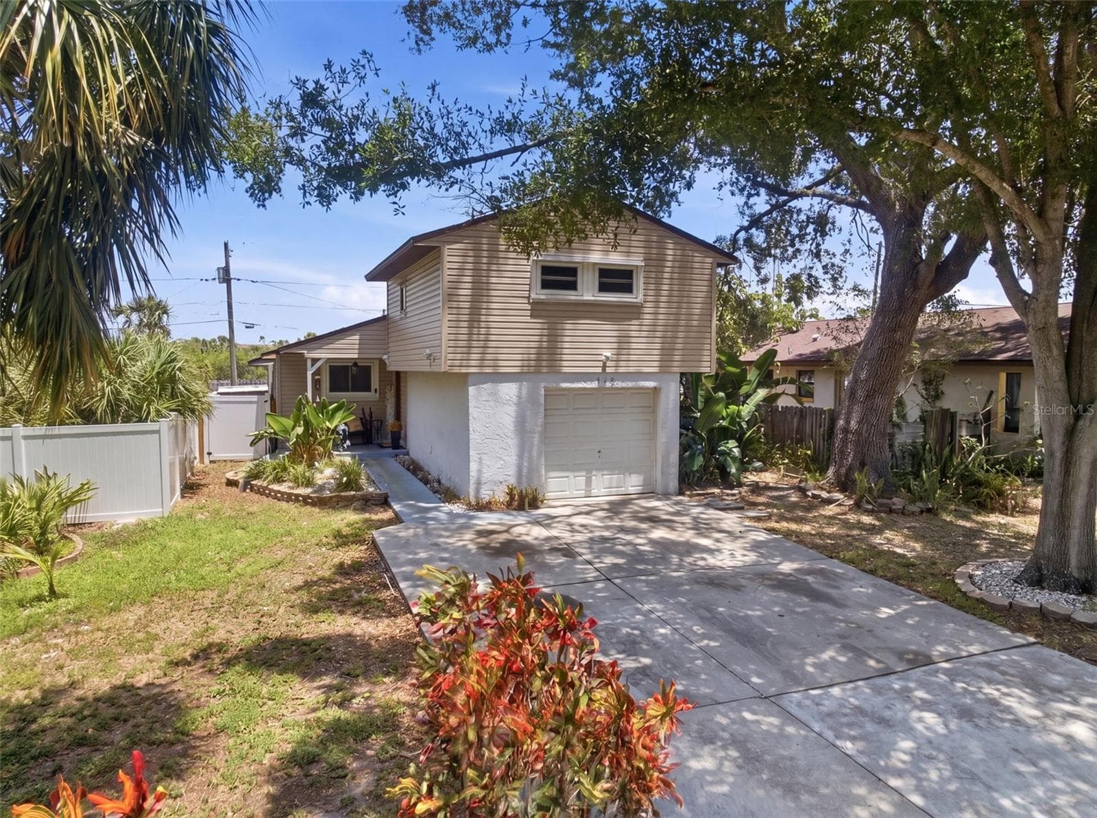 111 69th Avenue N photo 02