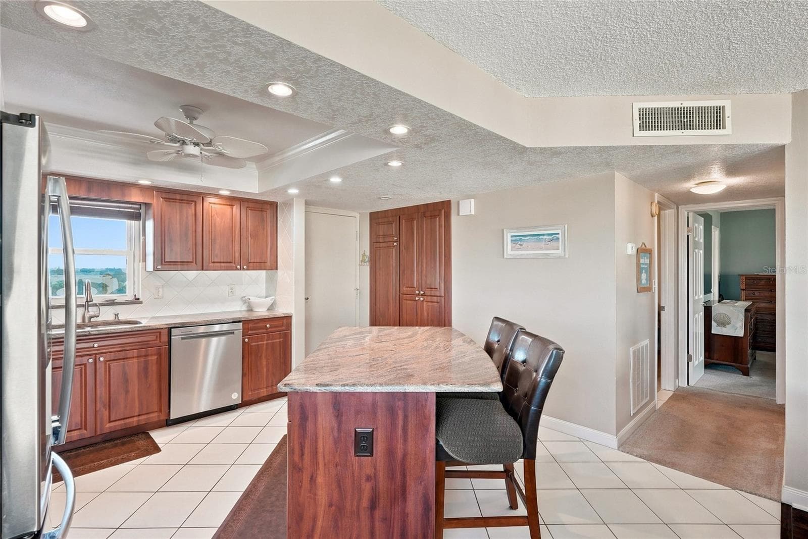 4550 Cove Circle 1009 photo 05