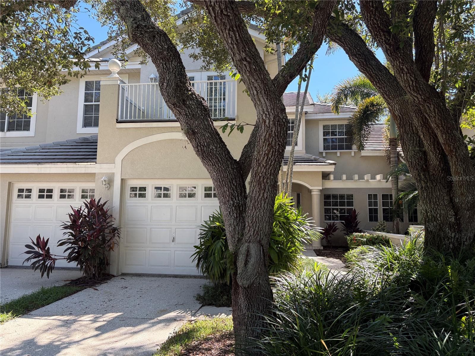402 Date Palm Court NE