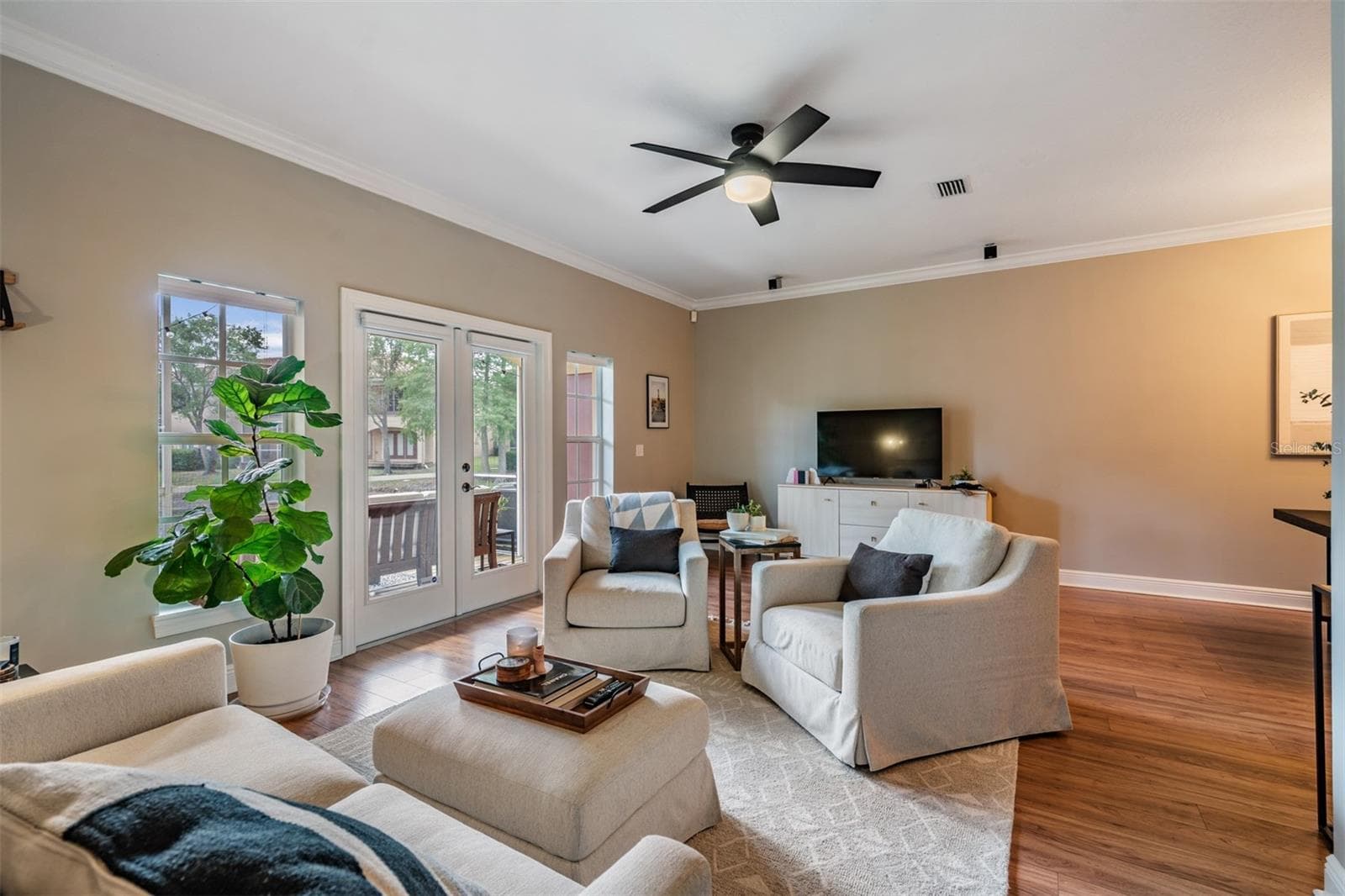 415 Barcelona Drive photo 05