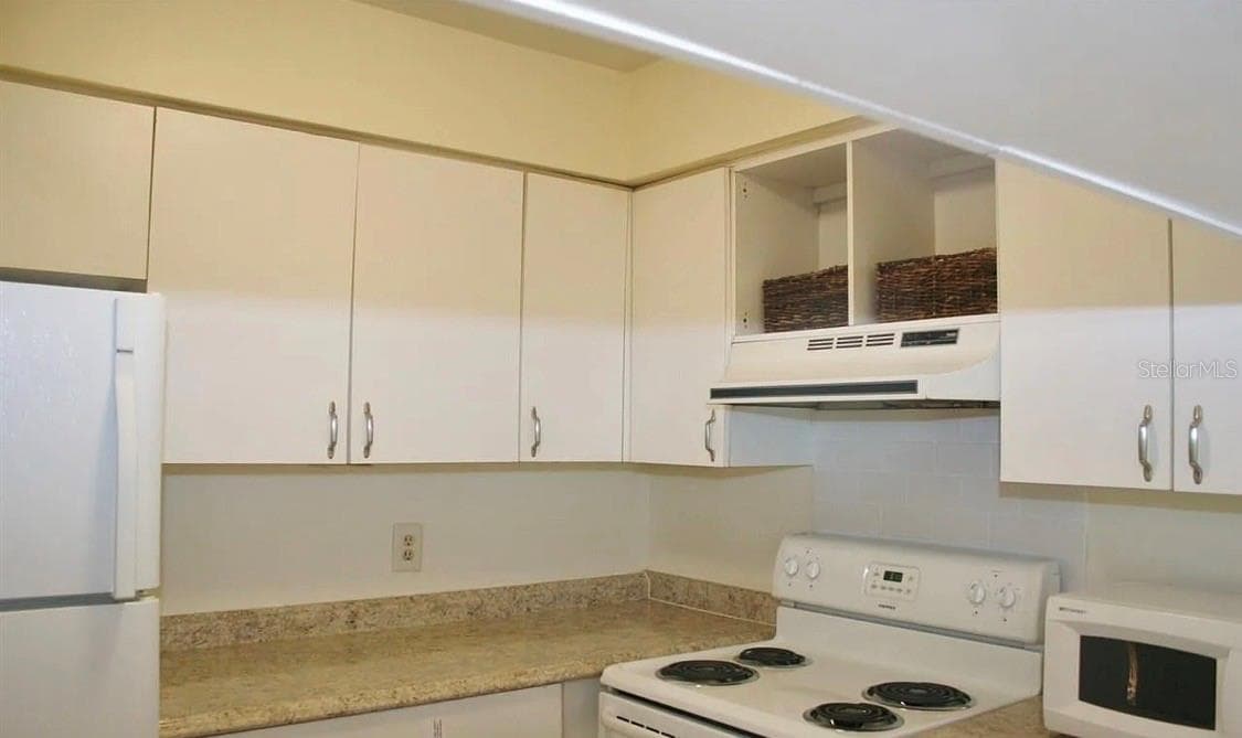 2735 Sw 35 Place 1607 photo 05