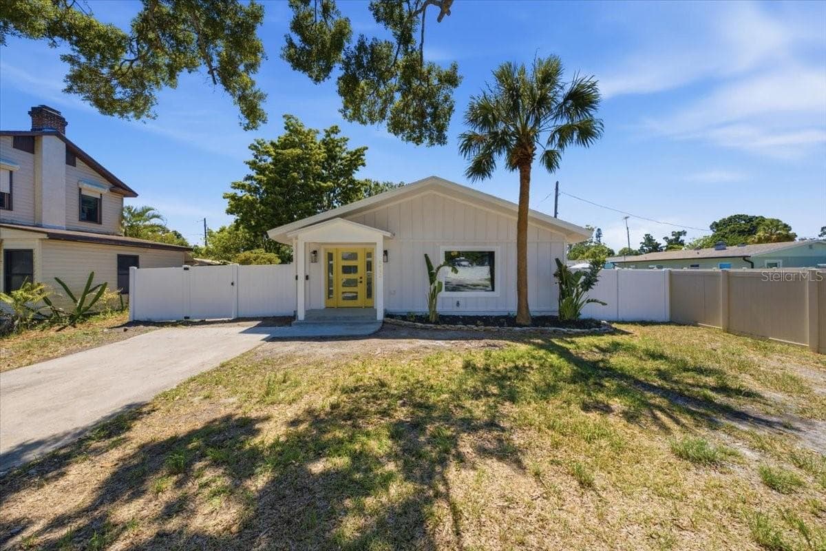 8452 6th Street N photo 02