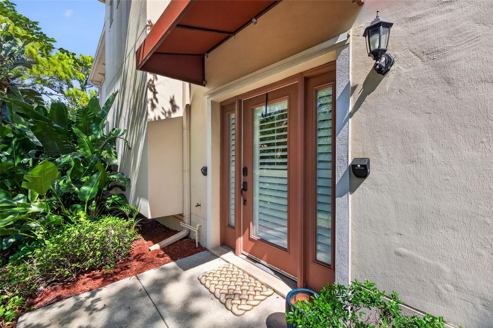 252 Valencia Circle photo 04