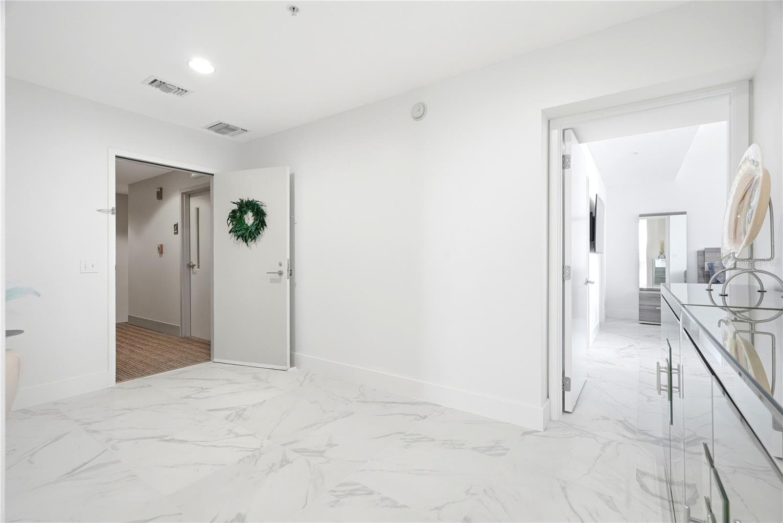 175 1st Street S 1008 photo 04