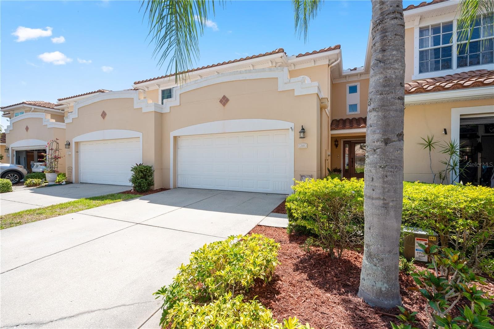210 Valencia Circle photo 03