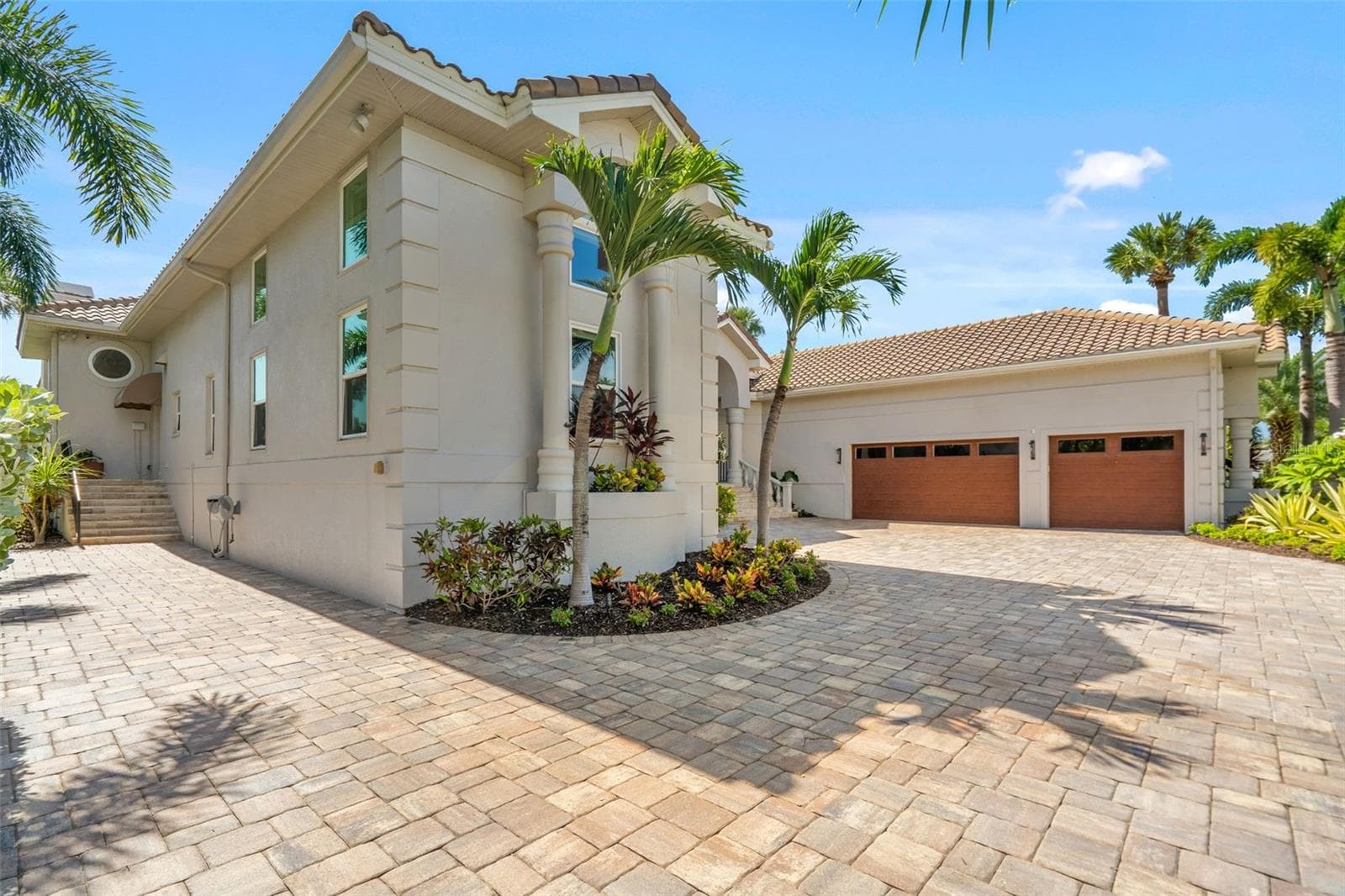 6320 Pasadena Point Boulevard photo 04