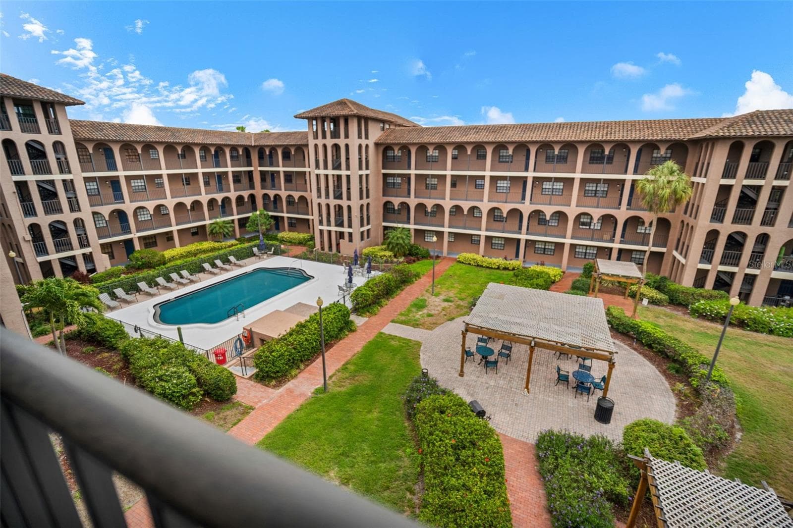 6100 Gulfport Boulevard S 402