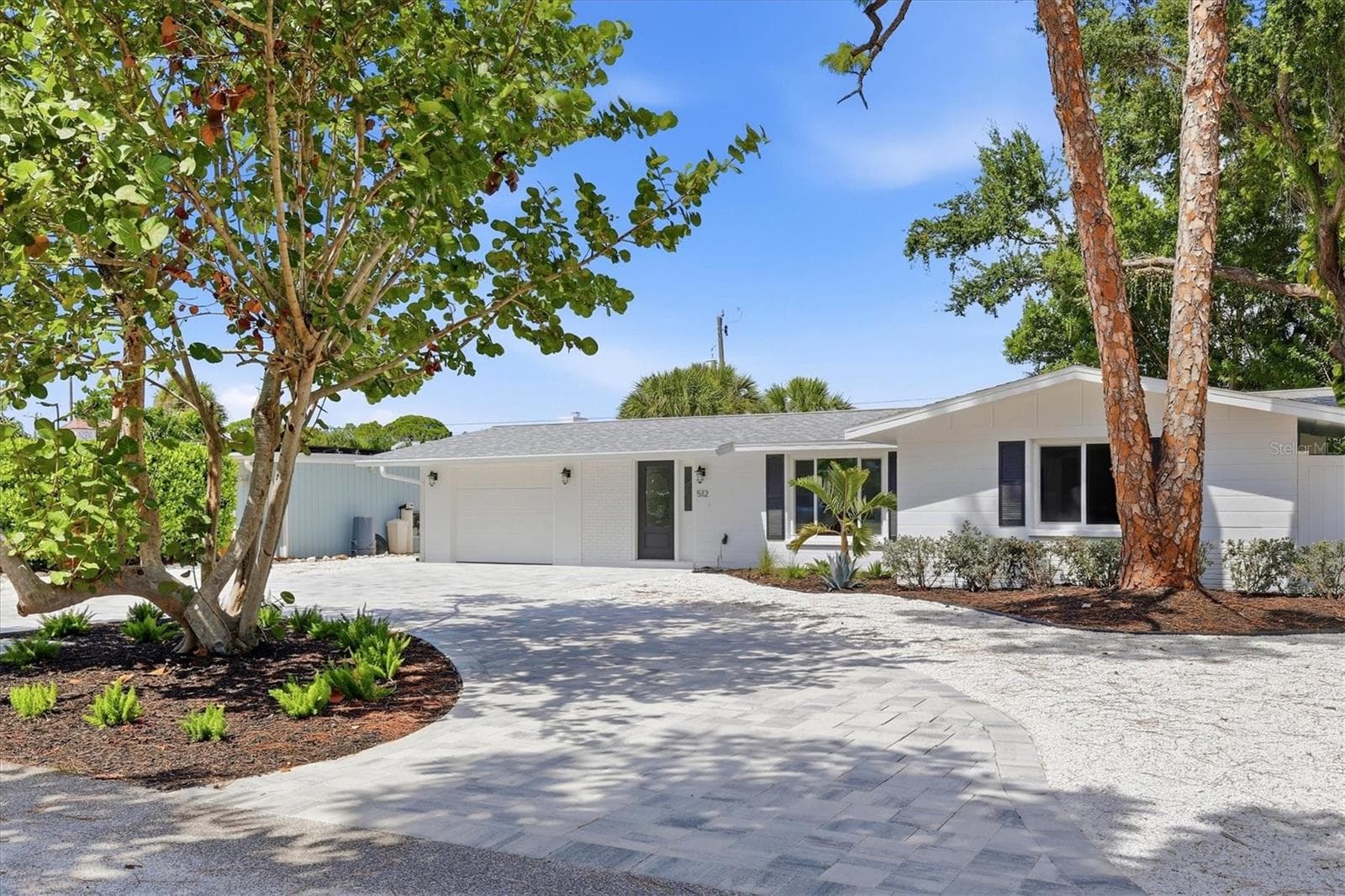 512 Sante Joseph Street photo 02