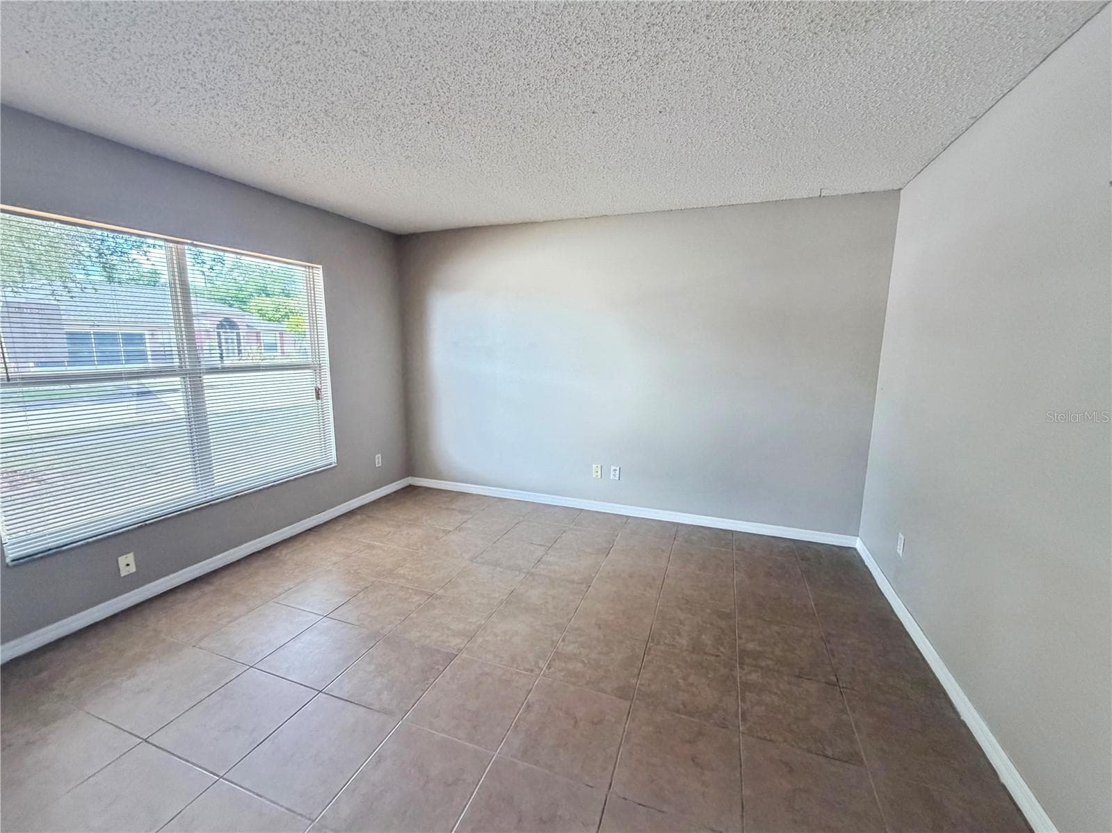 1104 Stratton Avenue photo 05