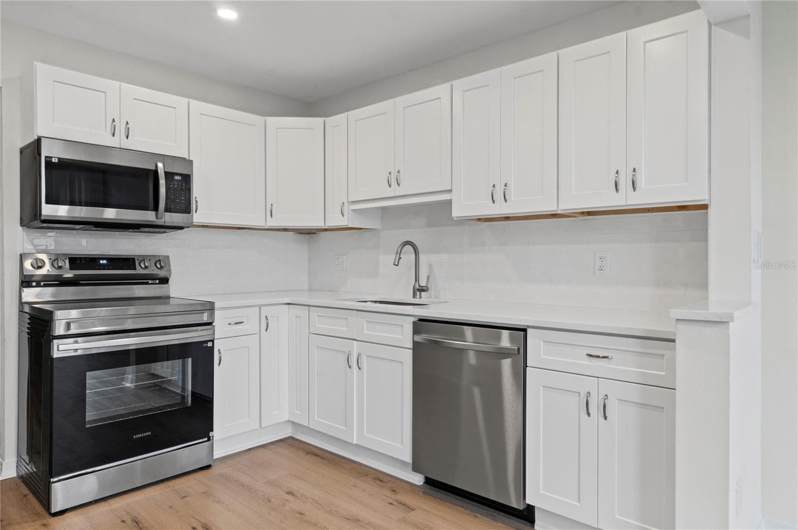 4895 Bay Street NE 109 photo 04