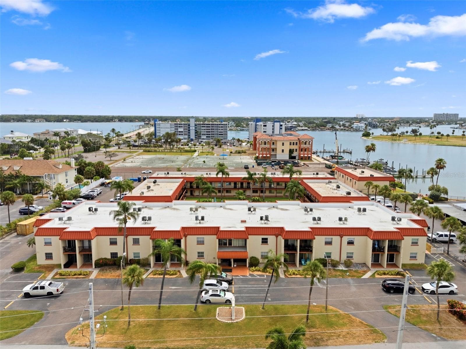 10365 Paradise Boulevard 1