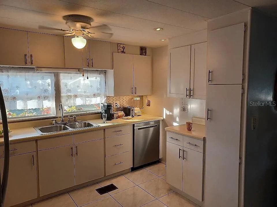7880 54th Avenue N 106 photo 05