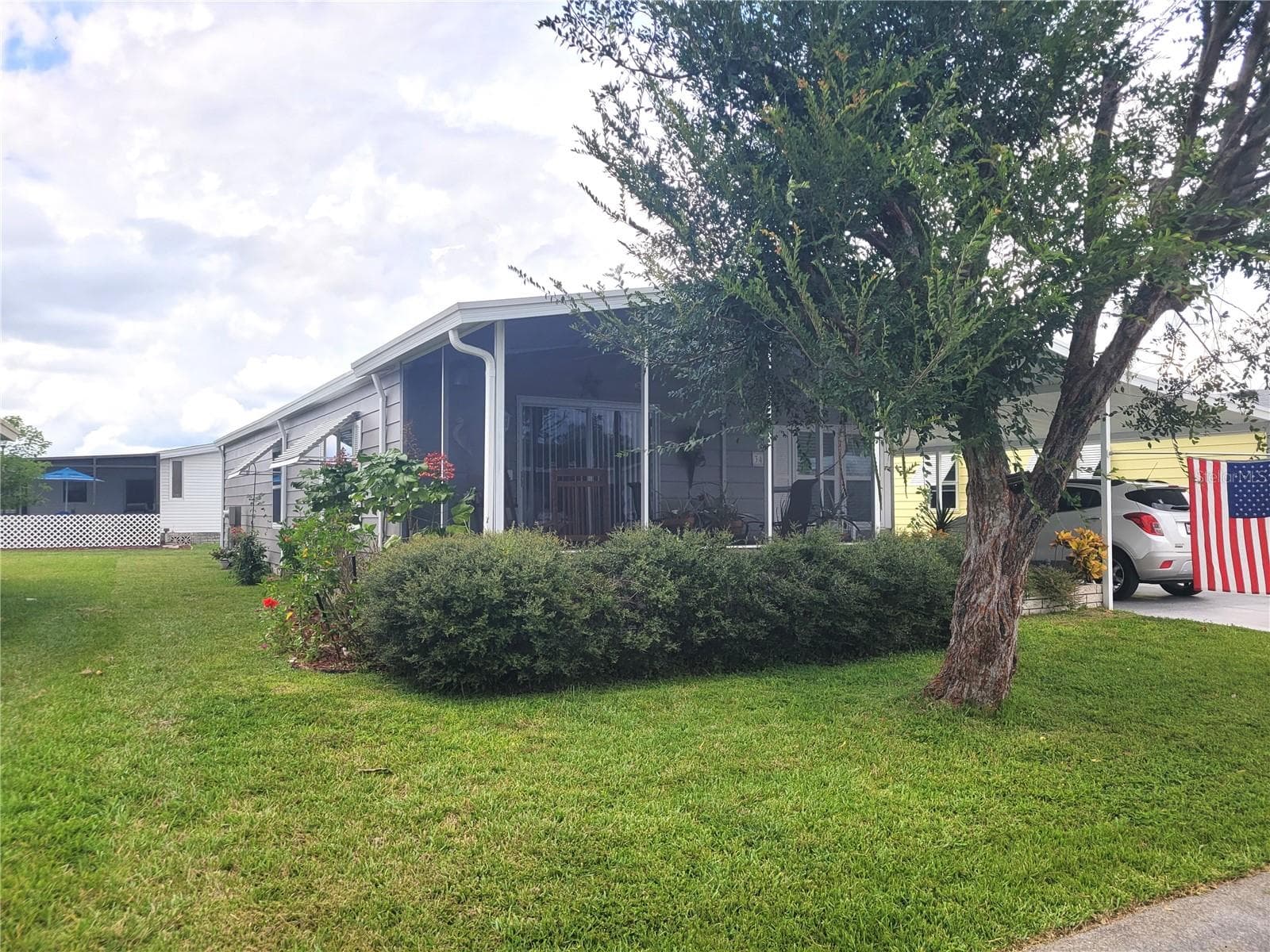345 Victoria Drive photo 02