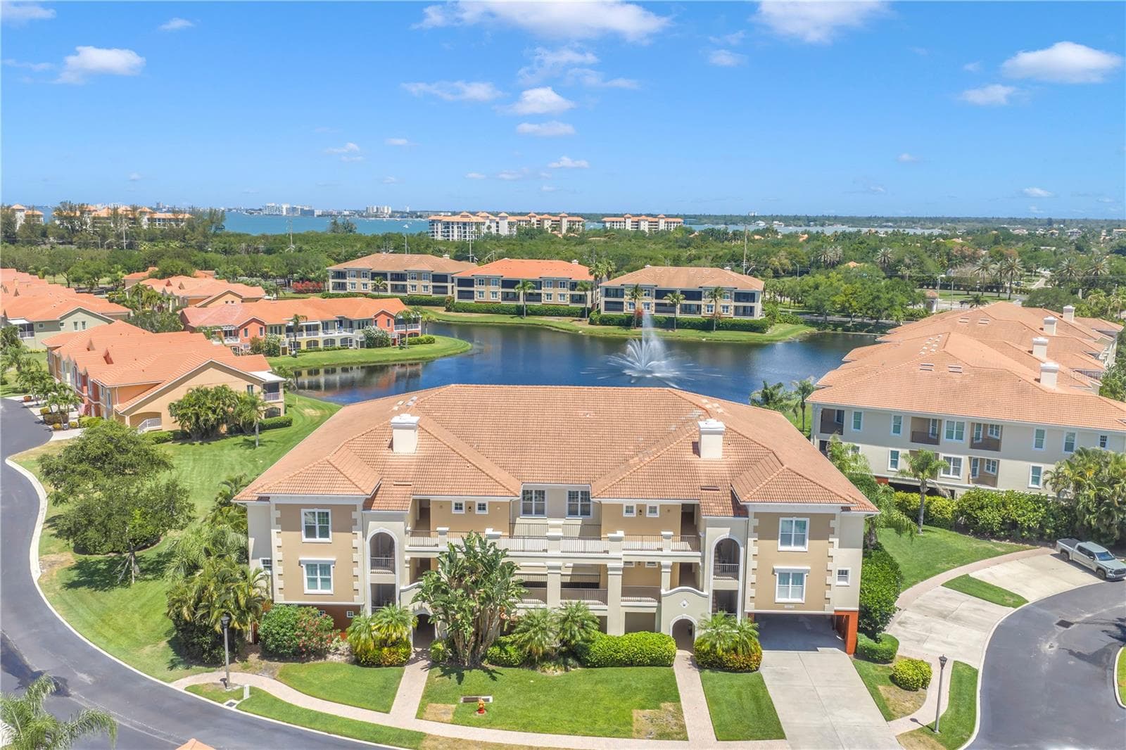 10 Franklin Court S 63D