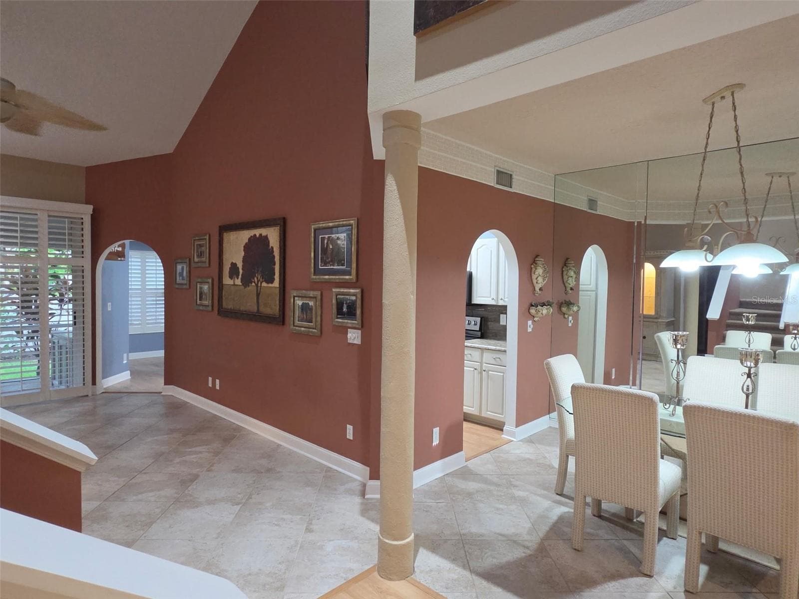 450 Date Palm Court NE photo 05