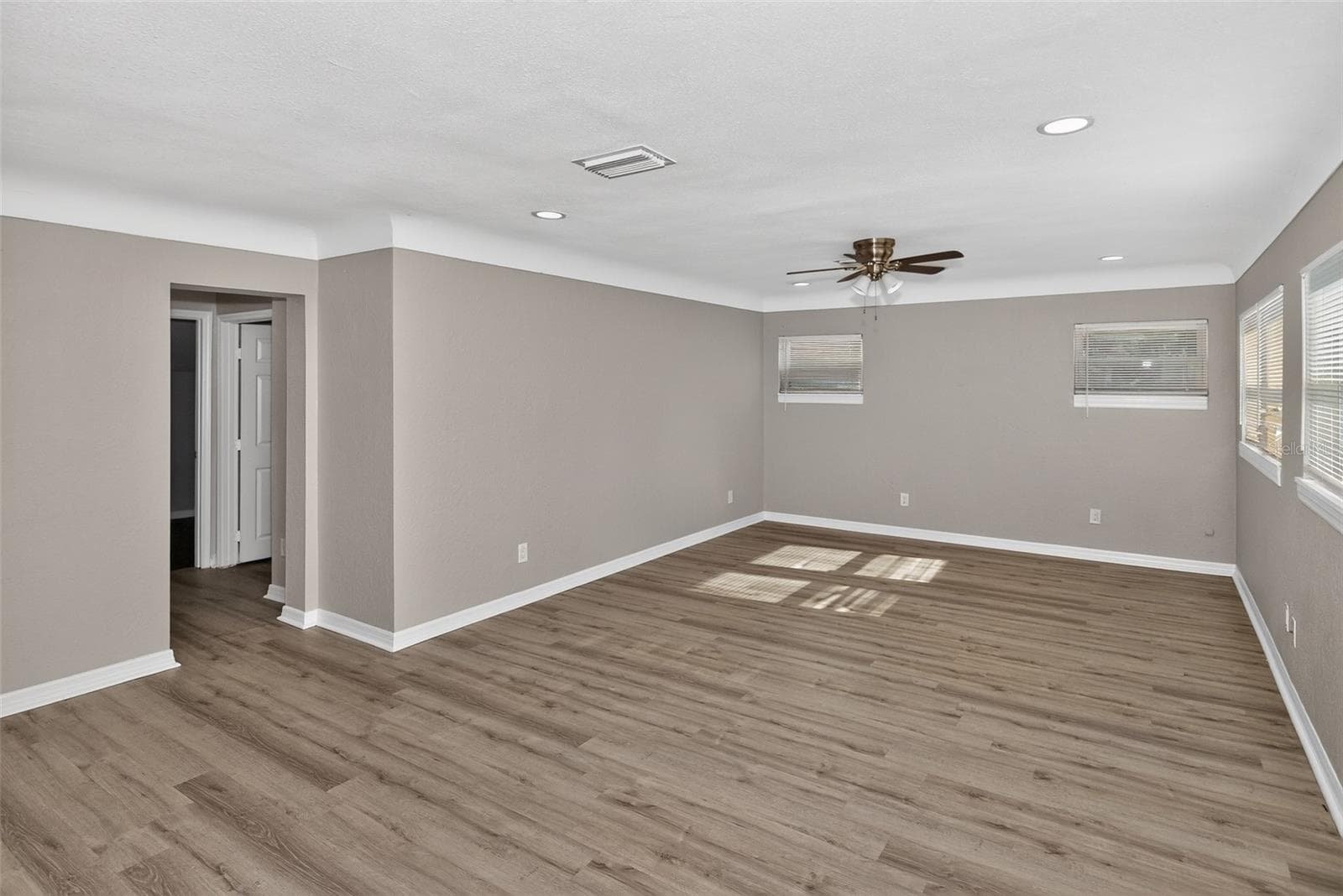 5131 Aragon Way S photo 04