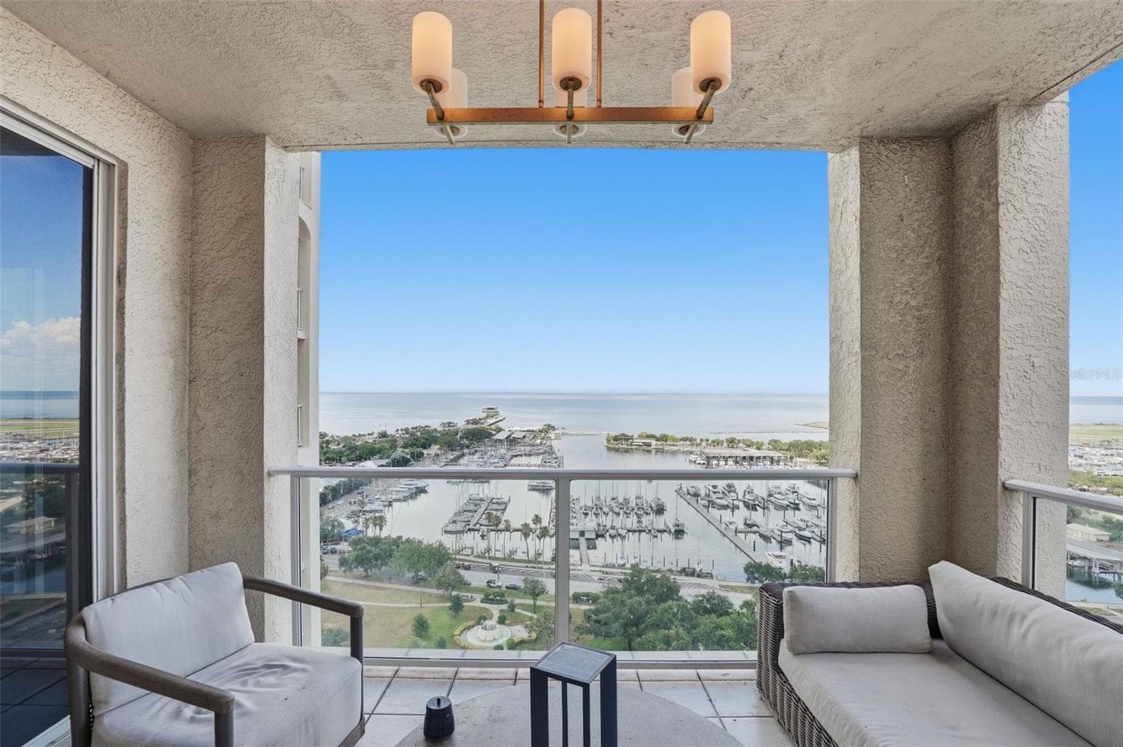 100 Beach Drive NE 1900