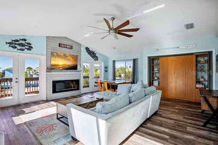 12201 Gulf Boulevard photo 06