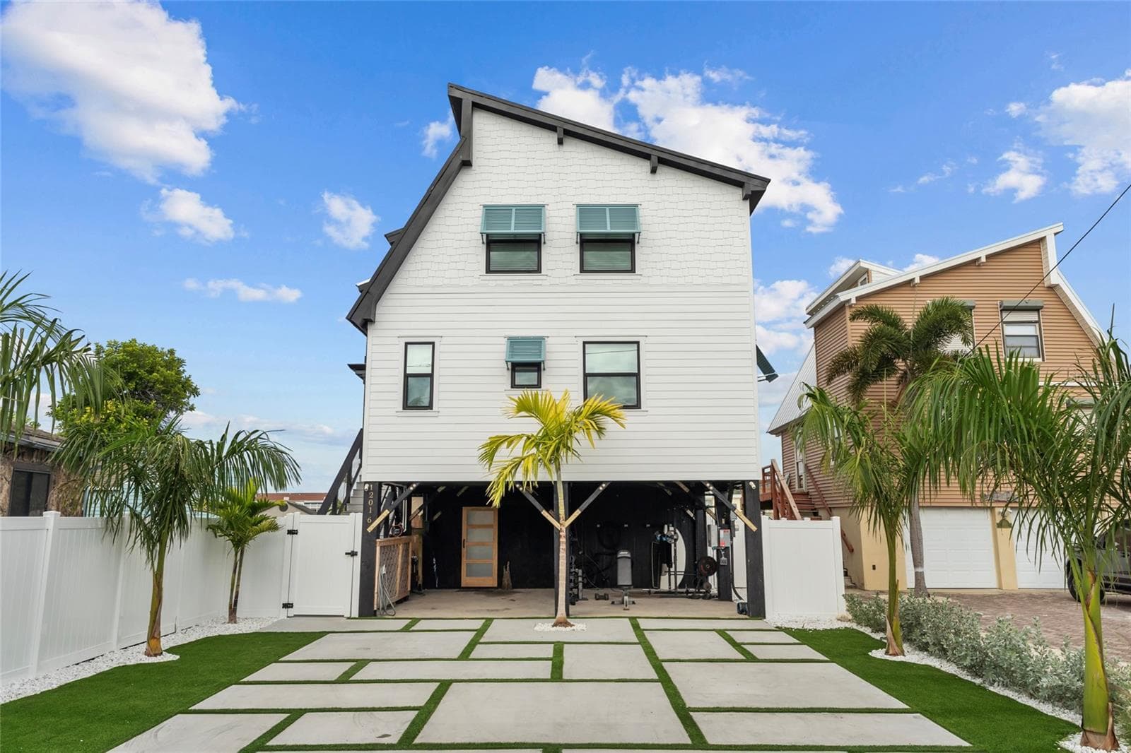 12016 Lagoon Ln