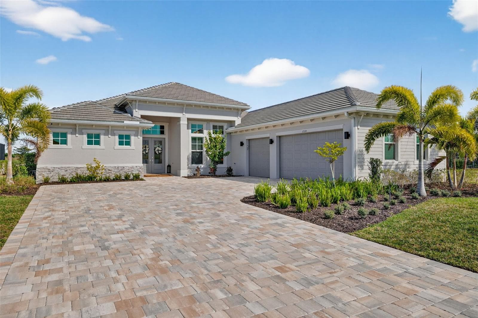 17395 Blue Sapphire Drive photo 03