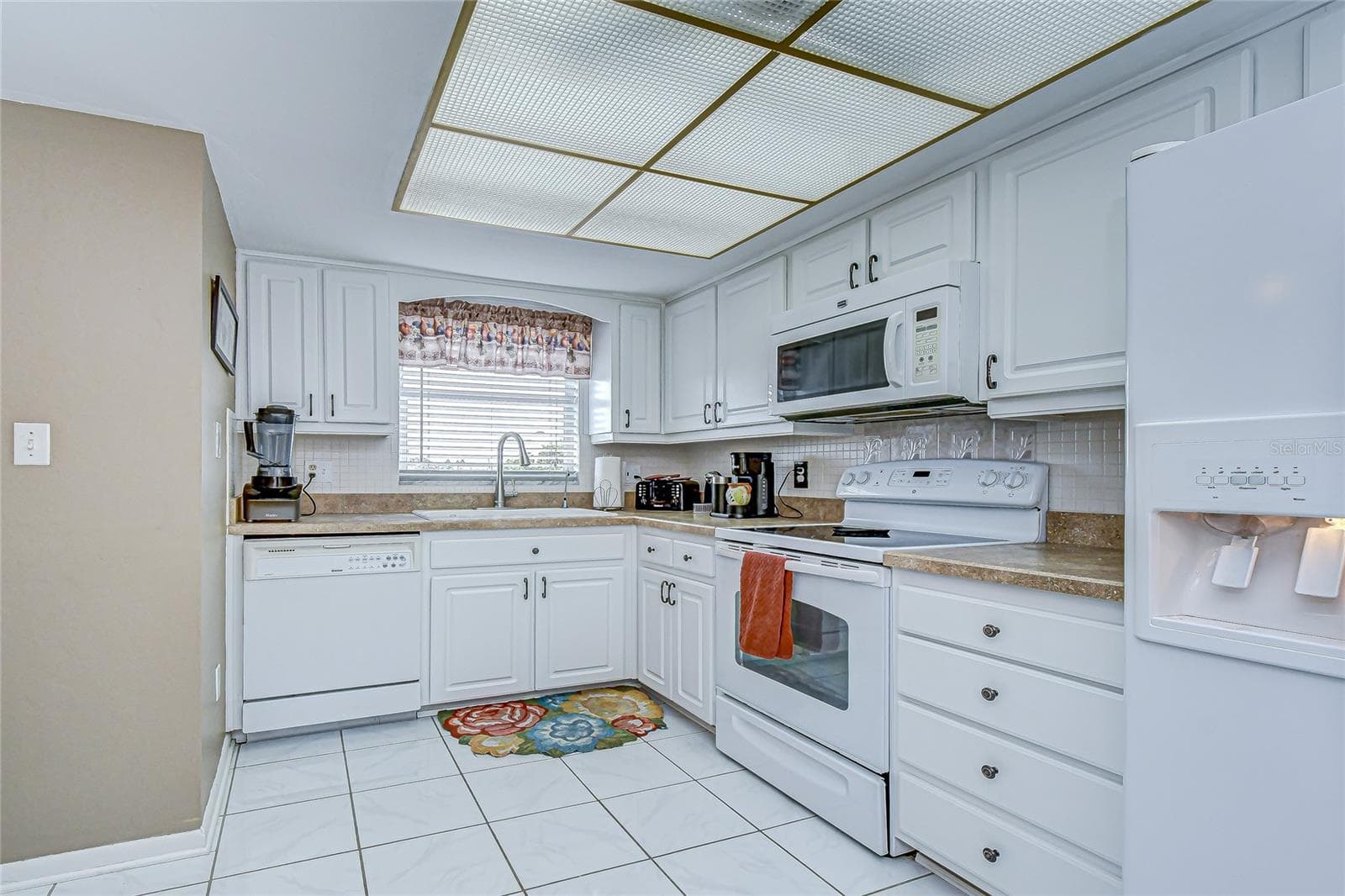 5575 Gulf Boulevard 323 photo 07