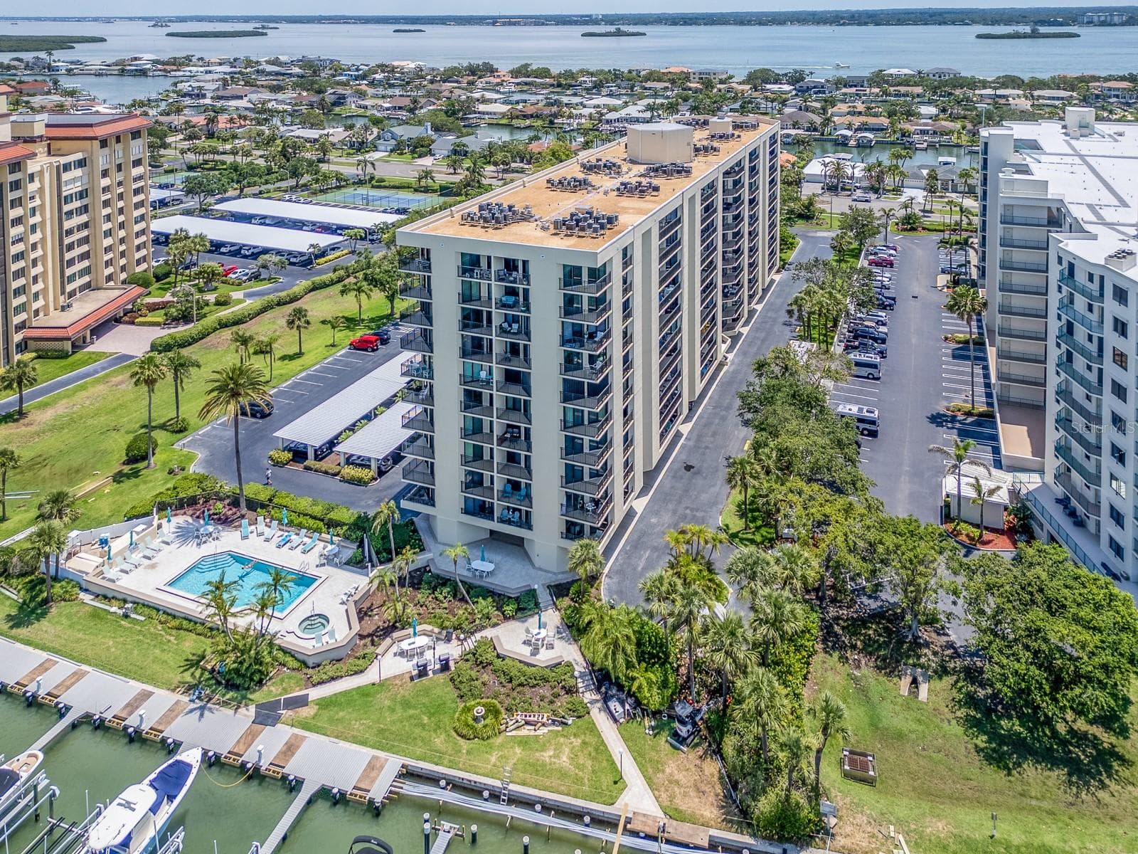 690 Island Way 1112