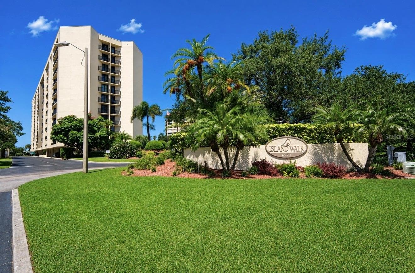690 Island Way 501 photo 02