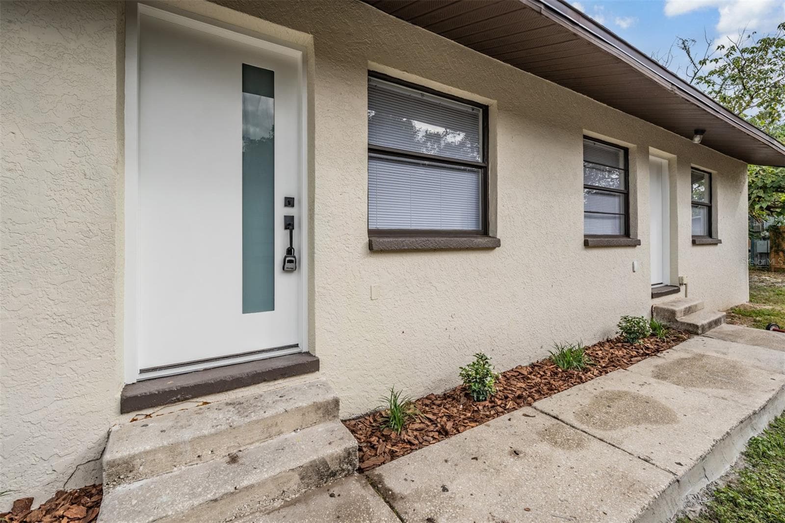 8317 N Marks Street photo 03