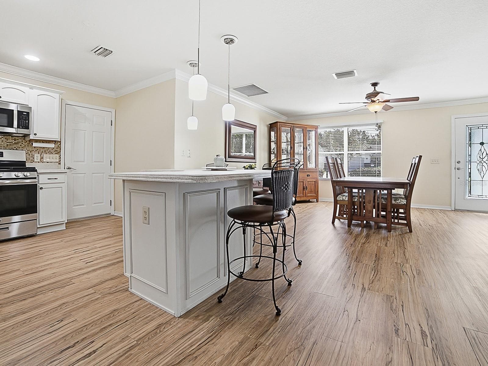 299 Mercer Way photo 02