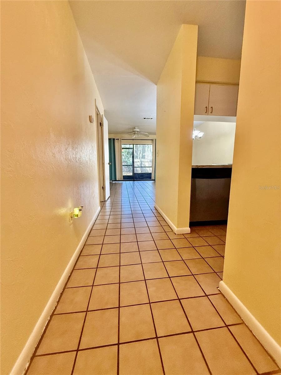 2735 SW 35th Place 1604 photo 02
