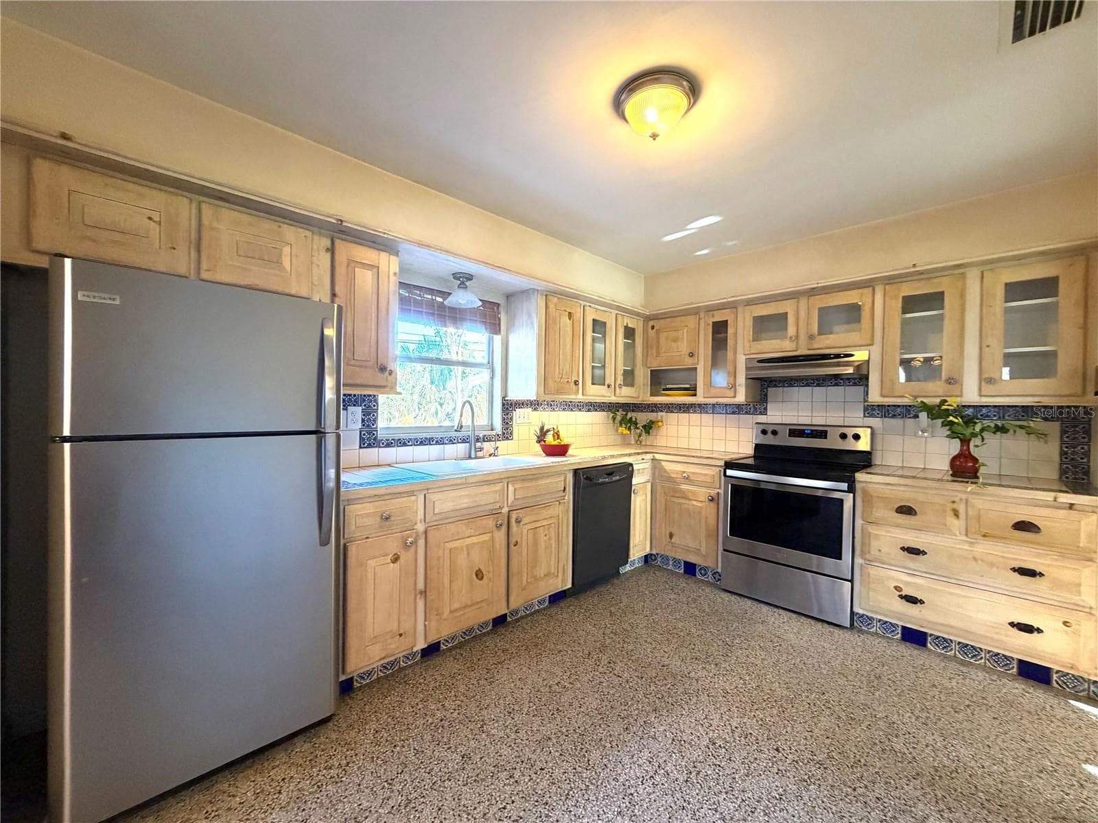 1842 59th Street S photo 04