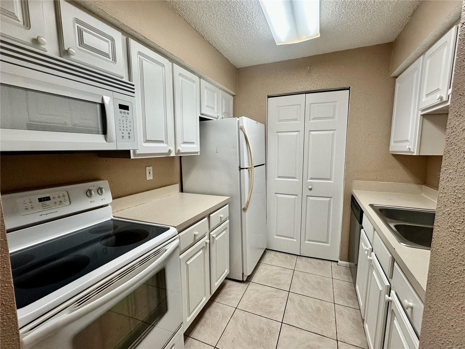 3700 Idlebrook Circle 110 photo 07