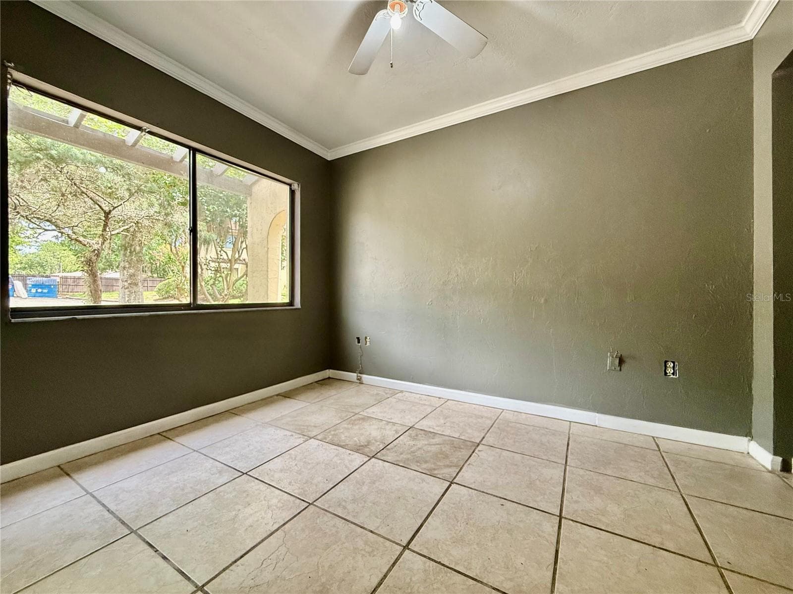 2735 SW 35th Place 601 photo 05