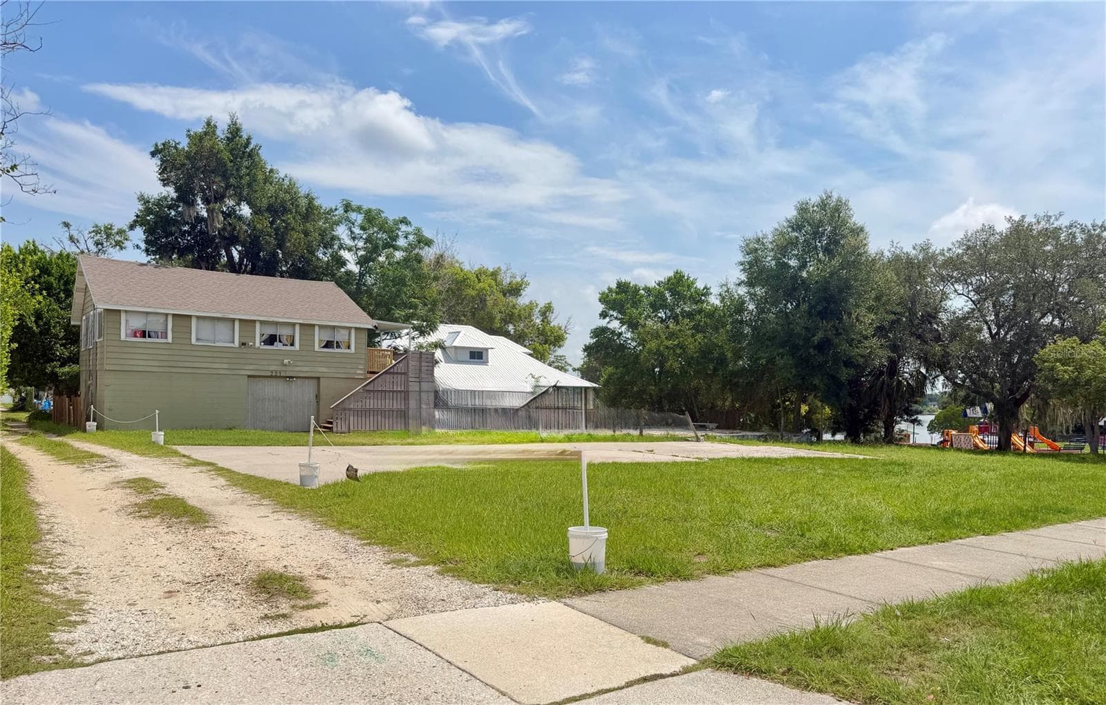 221 Avenue C NE photo 04
