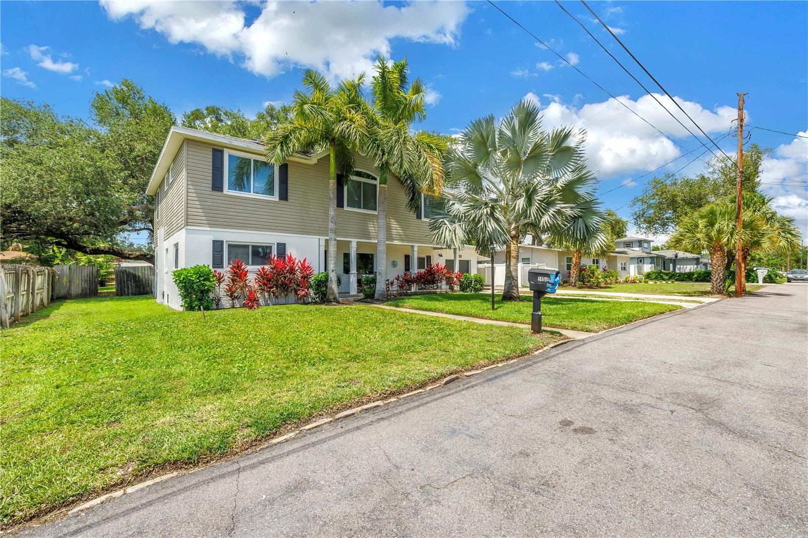 10819 Seminole Drive N photo 05