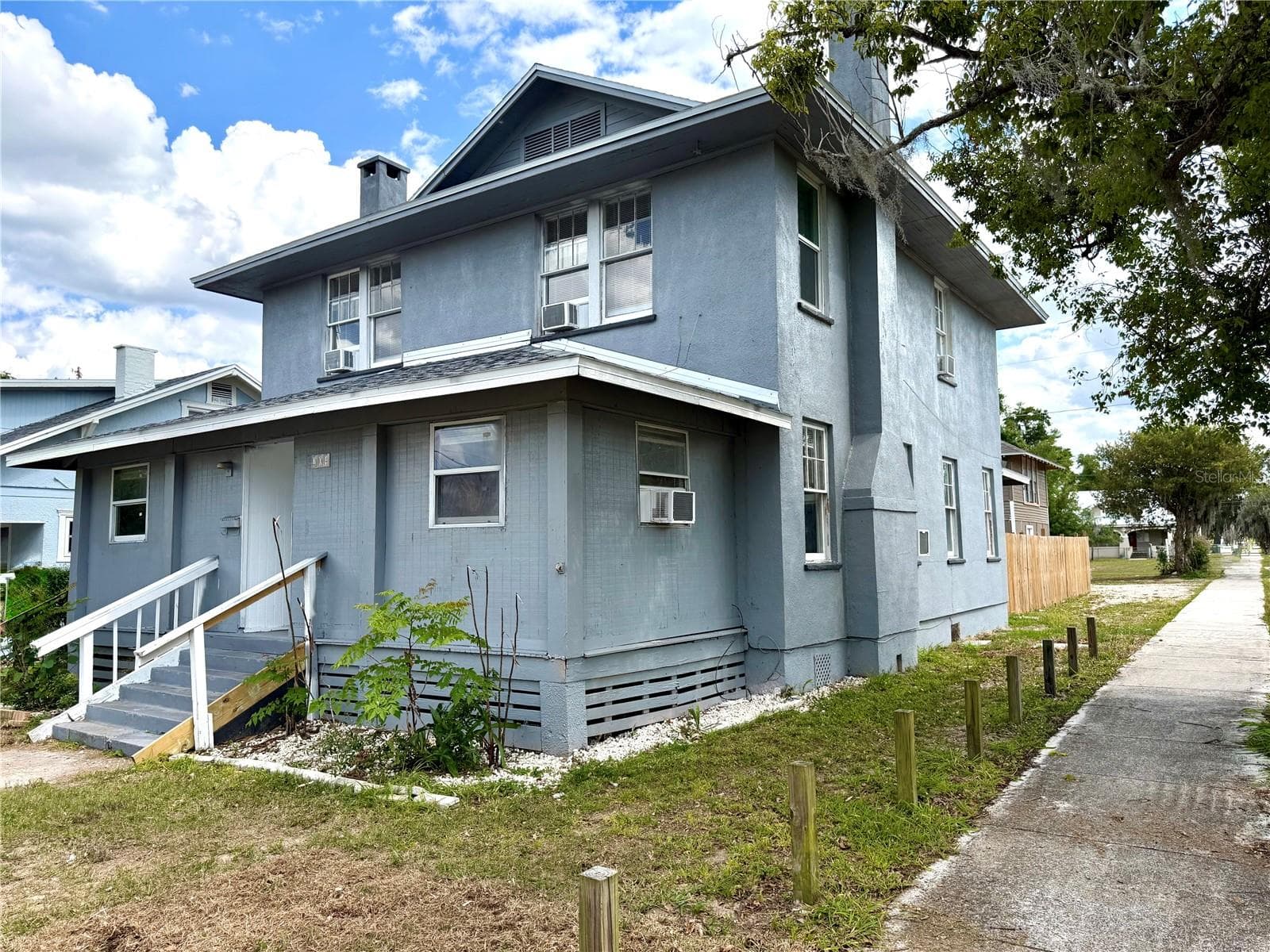 204 Avenue D NE photo 02