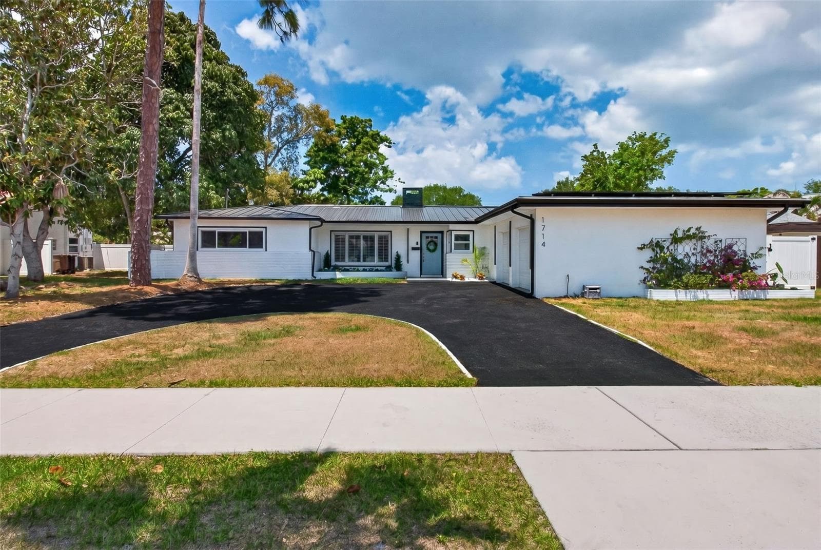 1714 Indian Rocks Road photo 03