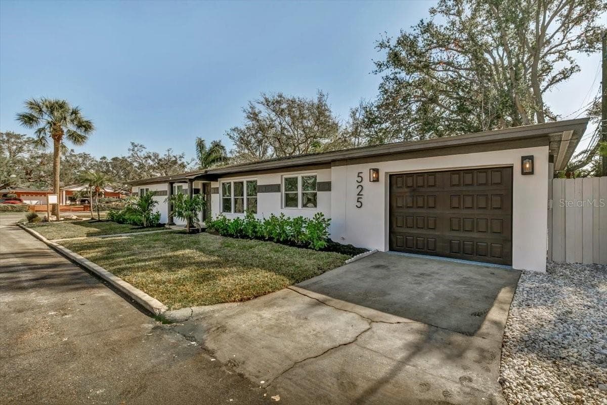 525 Lamara Way NE photo 02