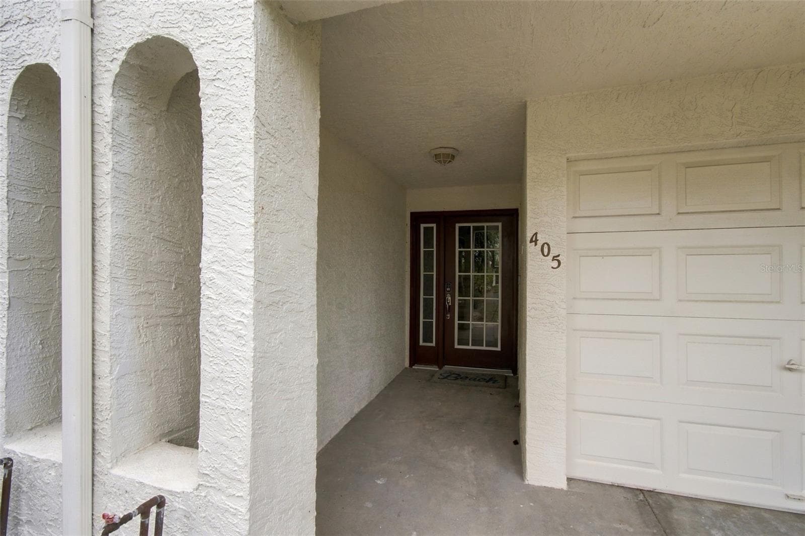 405 Madeira Circle photo 02