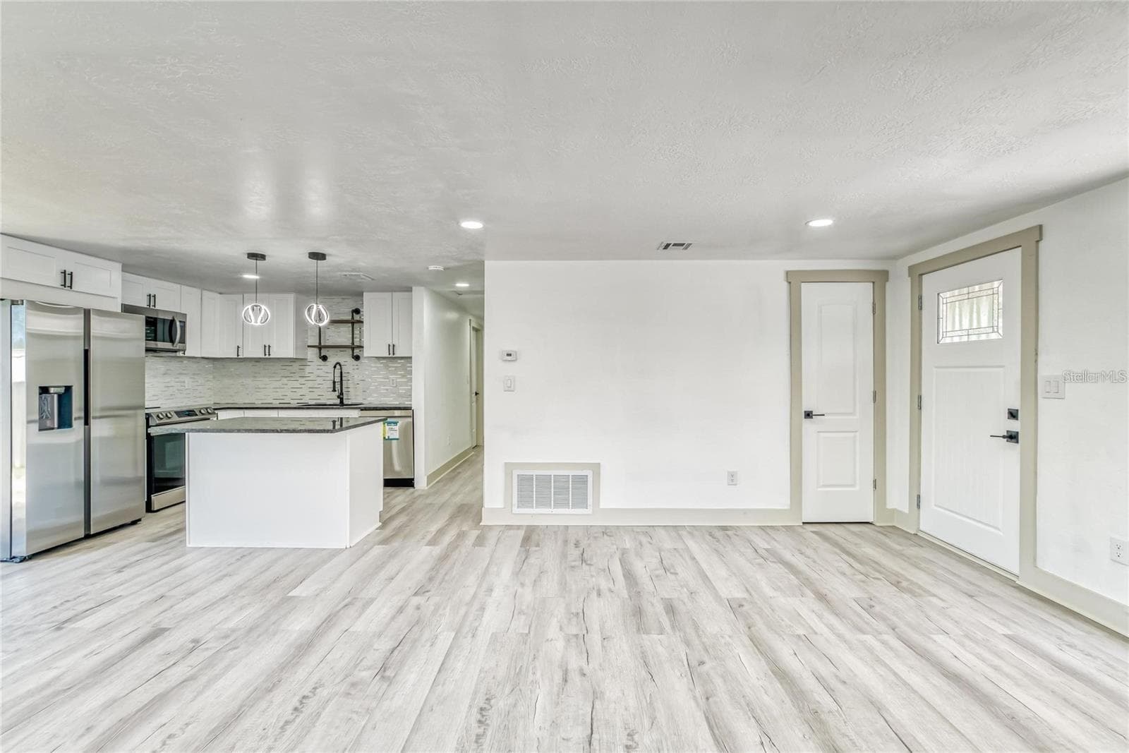 1300 Melonwood Avenue photo 03