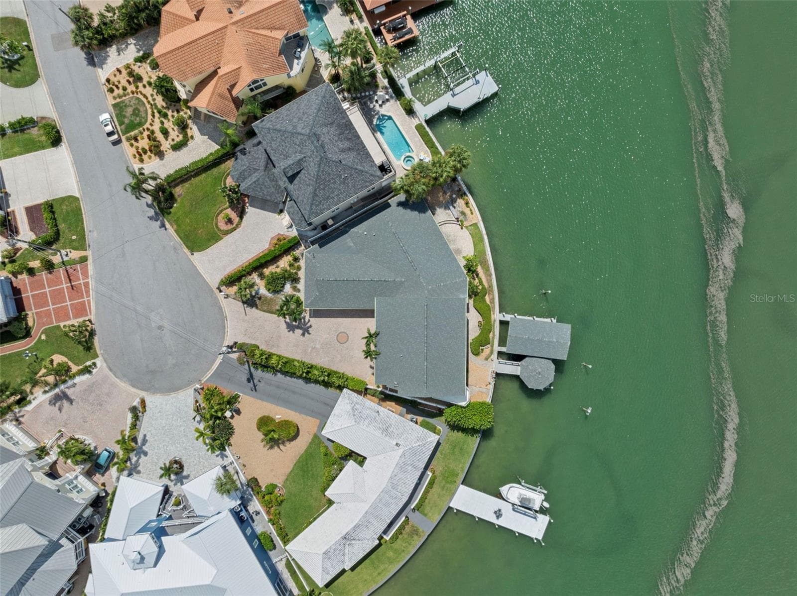290 Bayside Drive photo 07