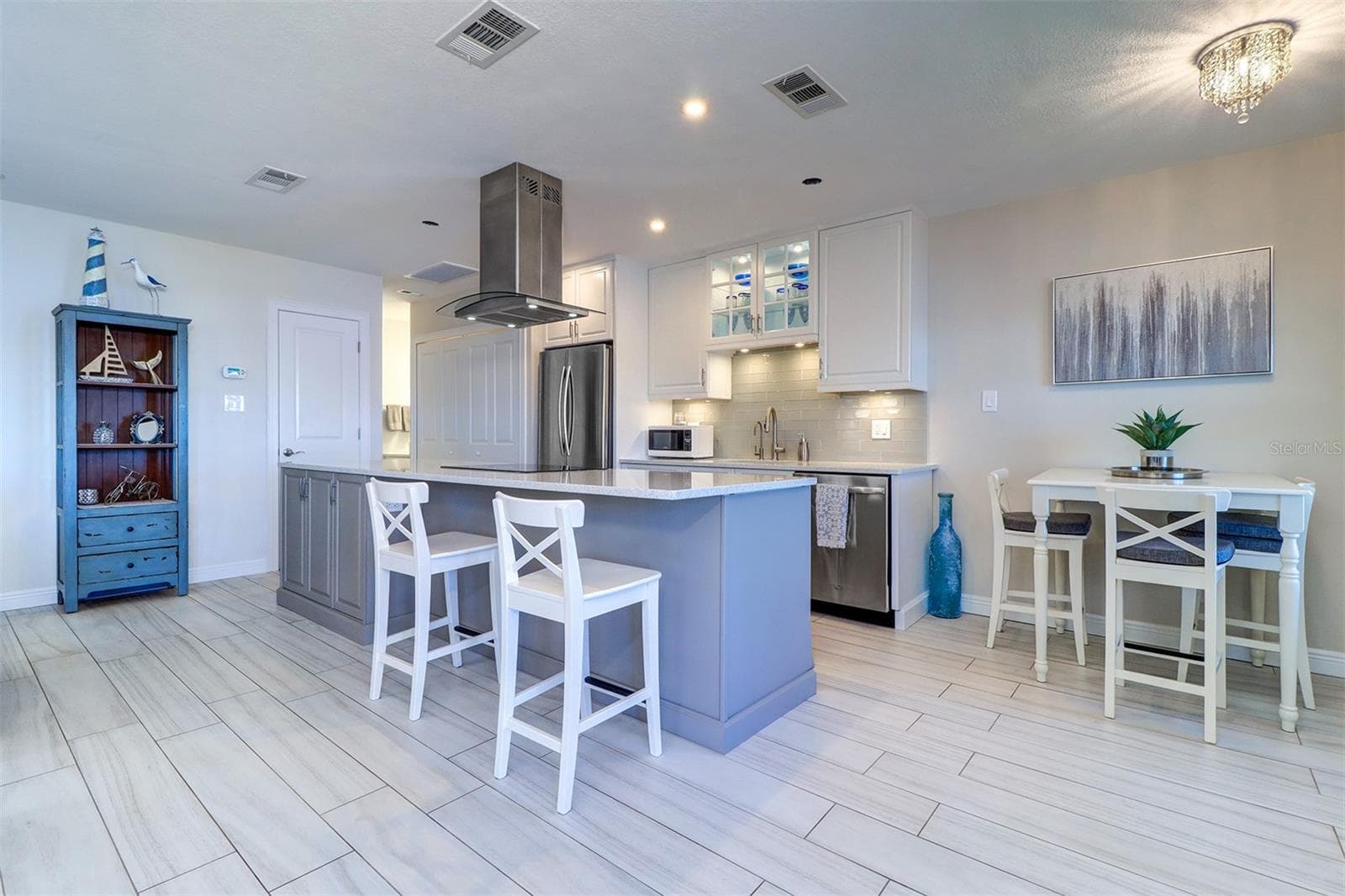 225 Pompano Drive SE C photo 07