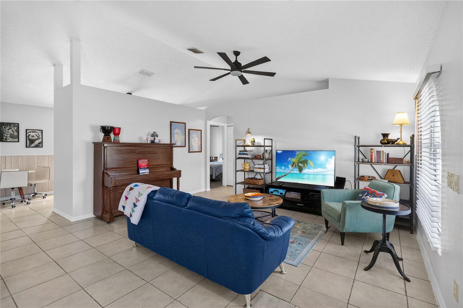 2562 Travida Drive photo 05