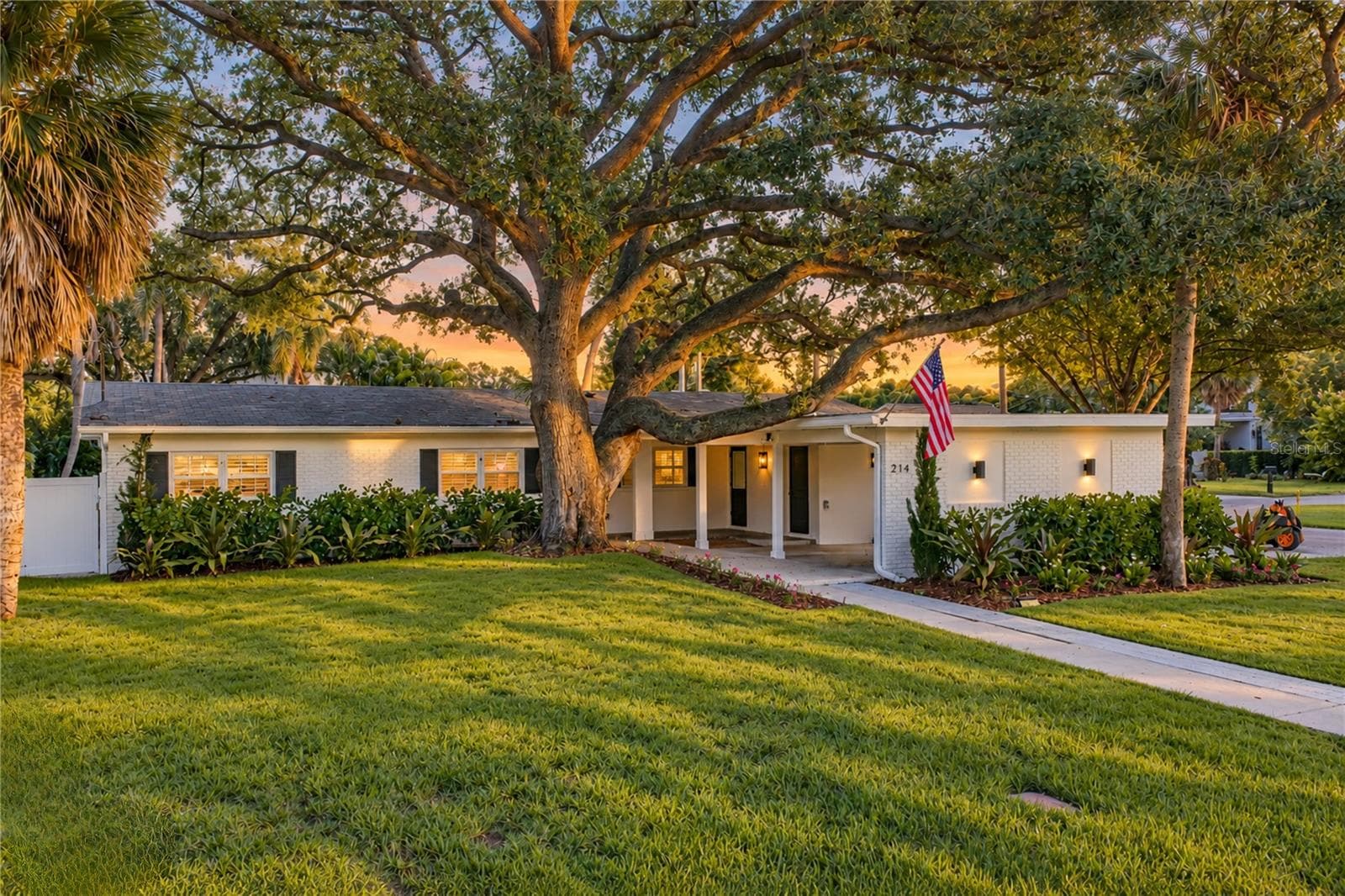 214 S Treasure Drive