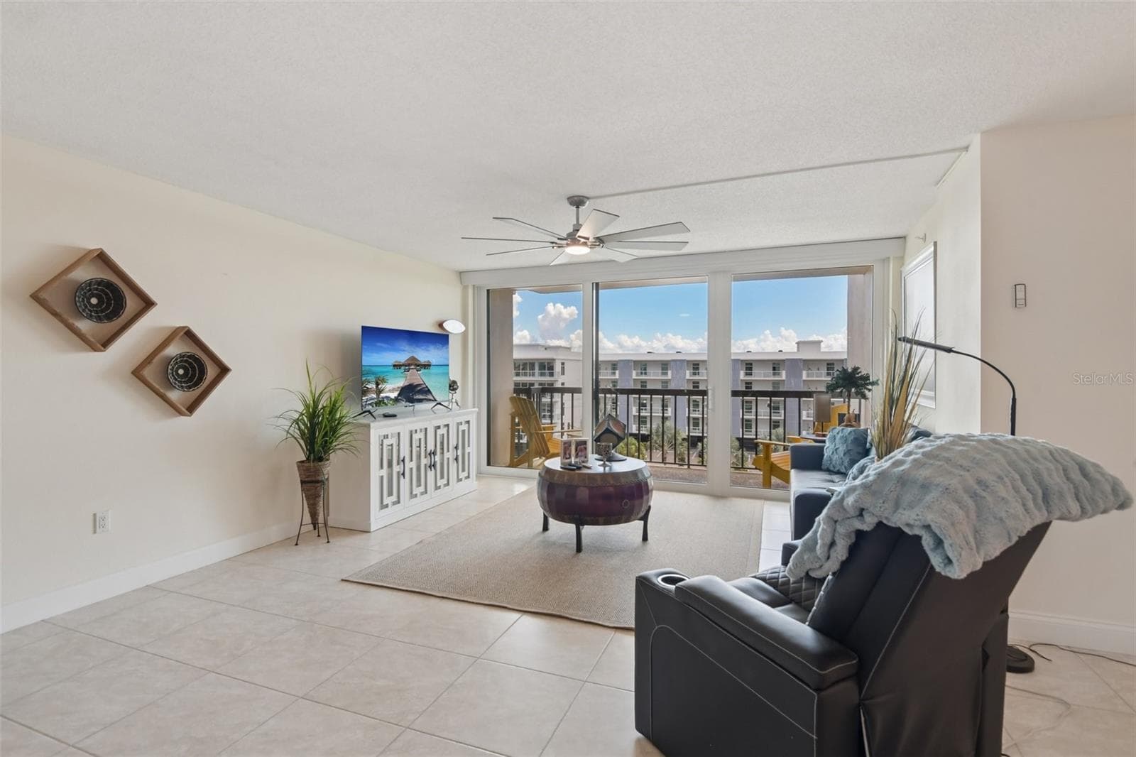 400 Island Way 509 photo 06