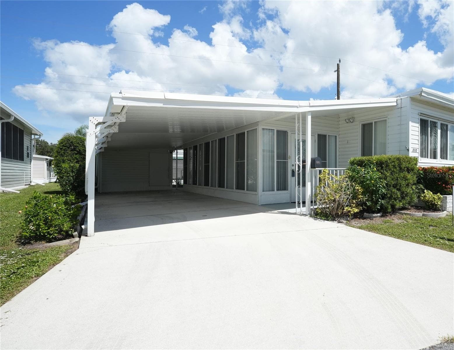 210 Southwinds Drive photo 01
