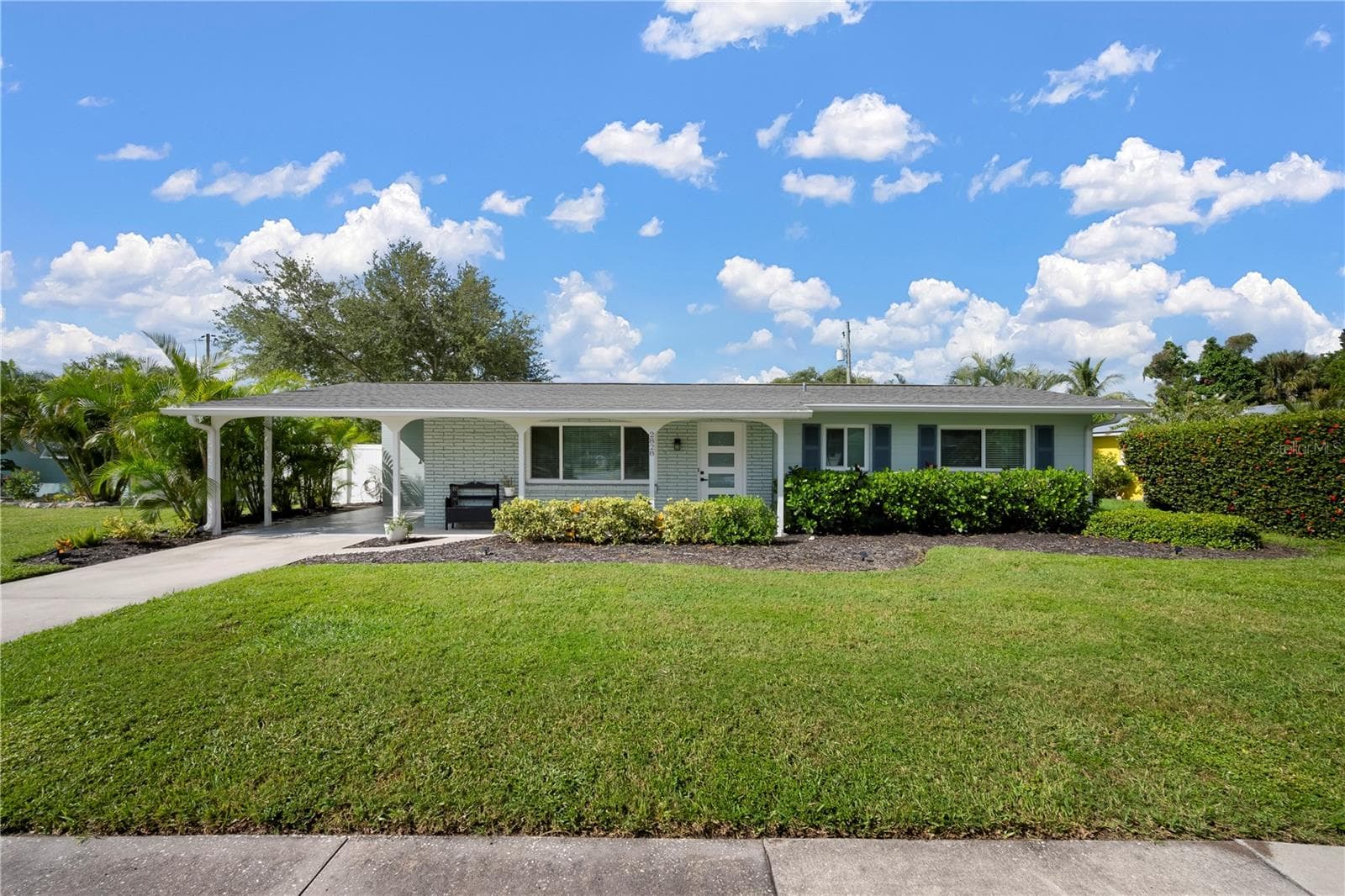 2828 Gulf Gate Drive photo 03