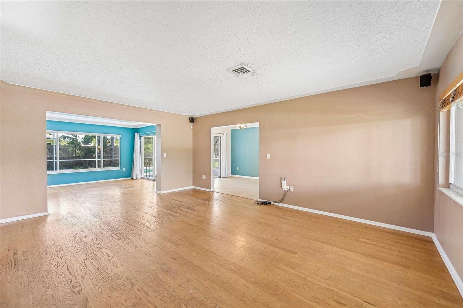 2400 S Brink Avenue photo 05