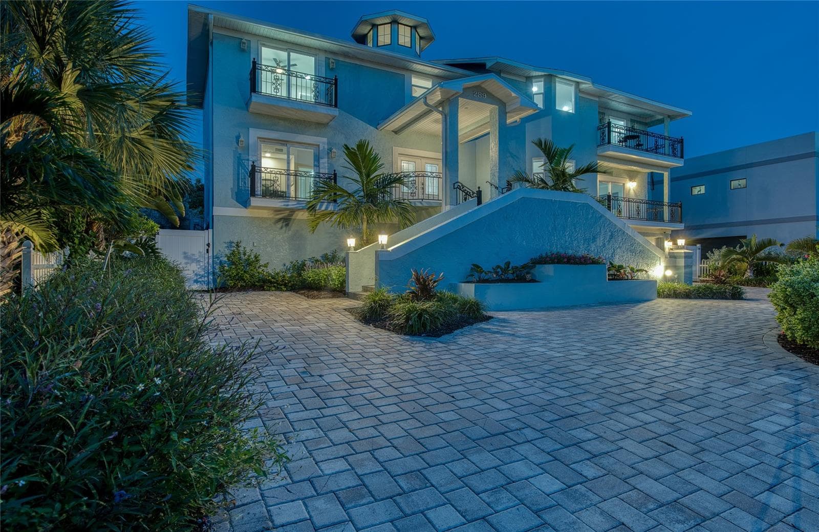 289 8th Avenue N photo 03