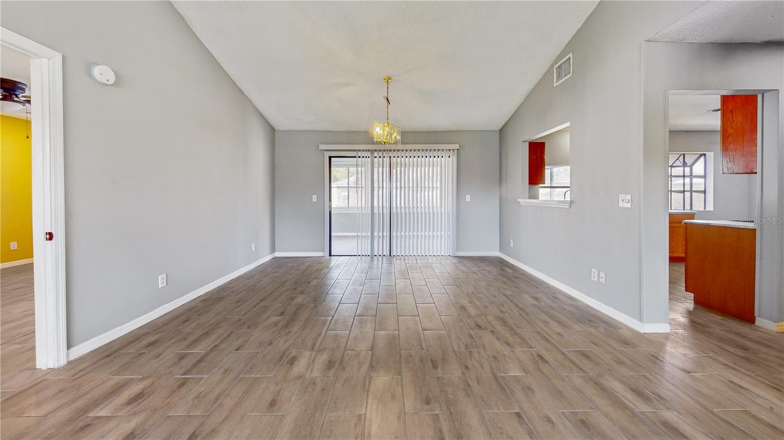 305 Medina Court photo 02
